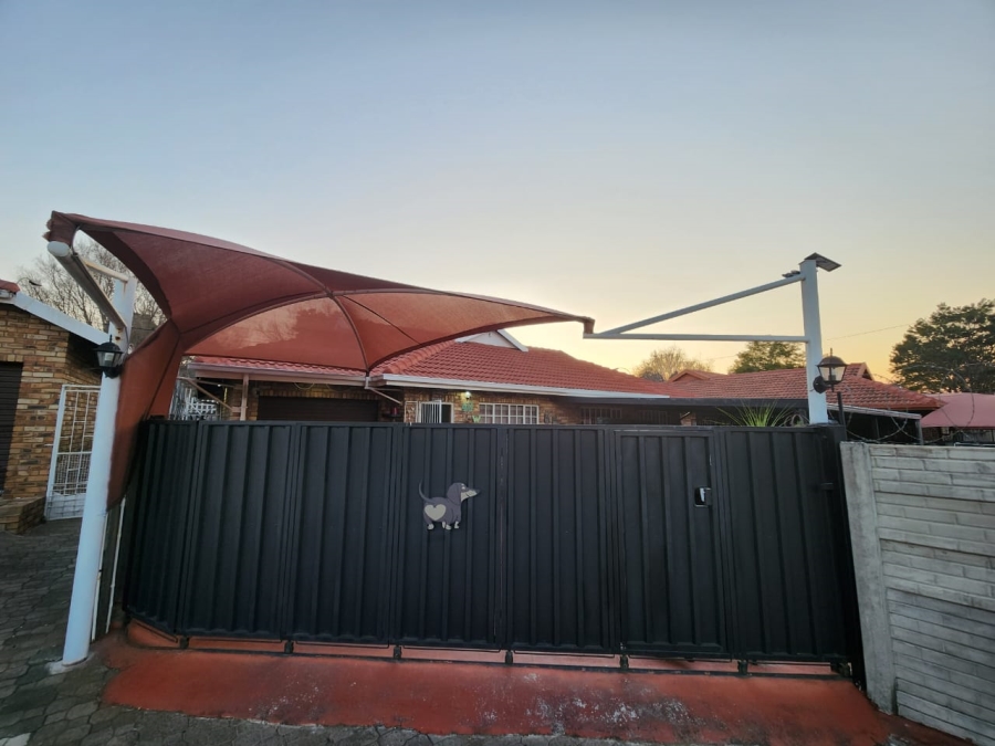 3 Bedroom Property for Sale in Protea Park North West